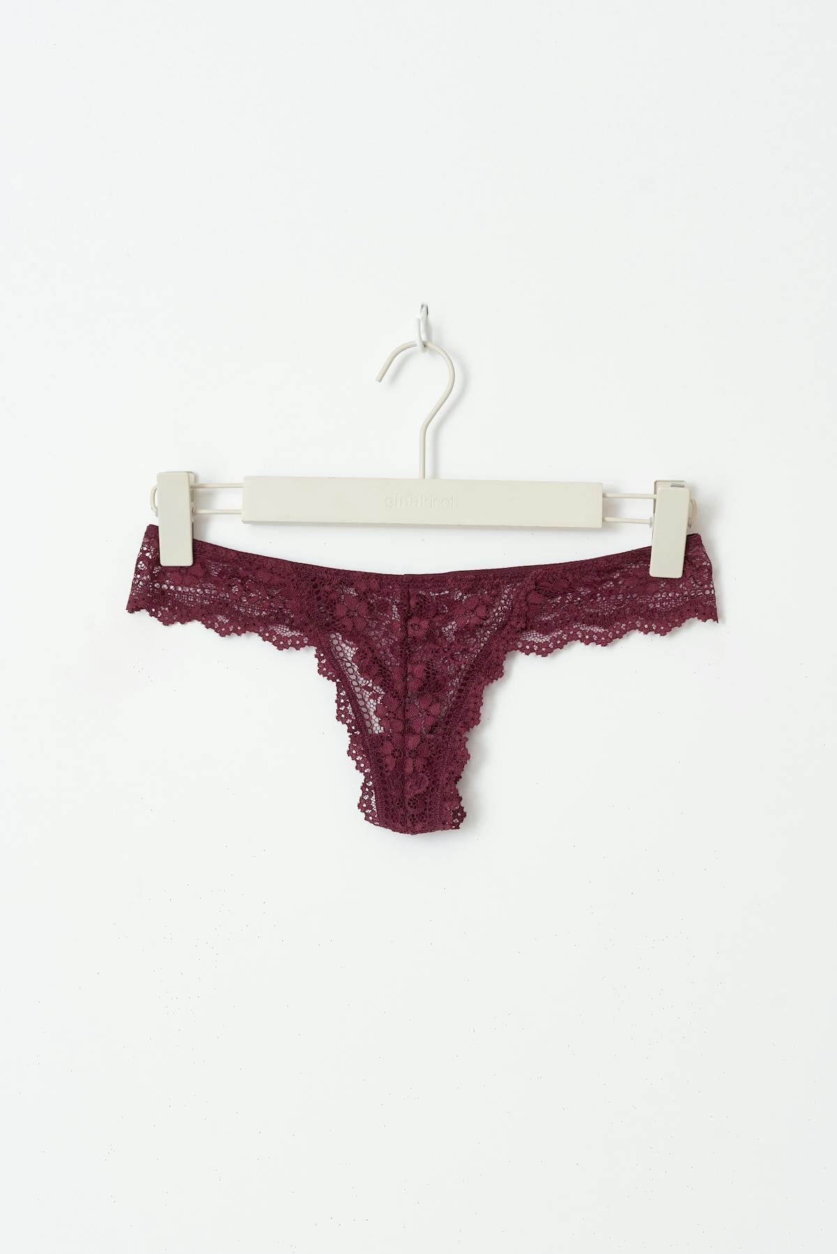 Lace thong - Rouge