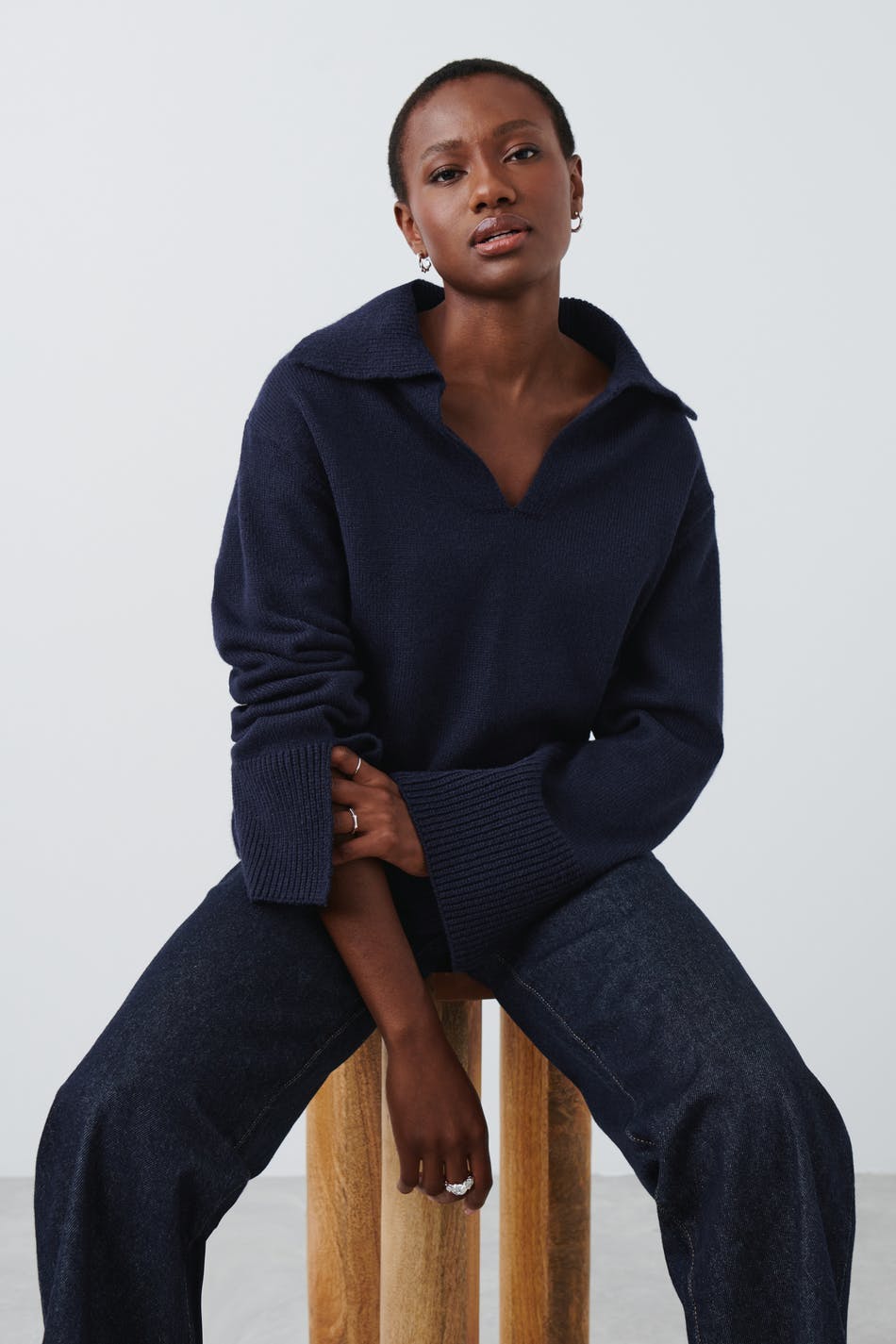V-neck knitted sweater - Peacoat