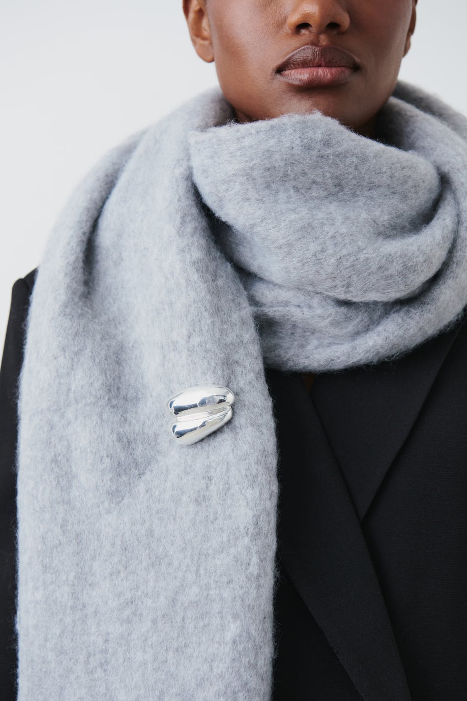 Uneven brooch - Shiny silver