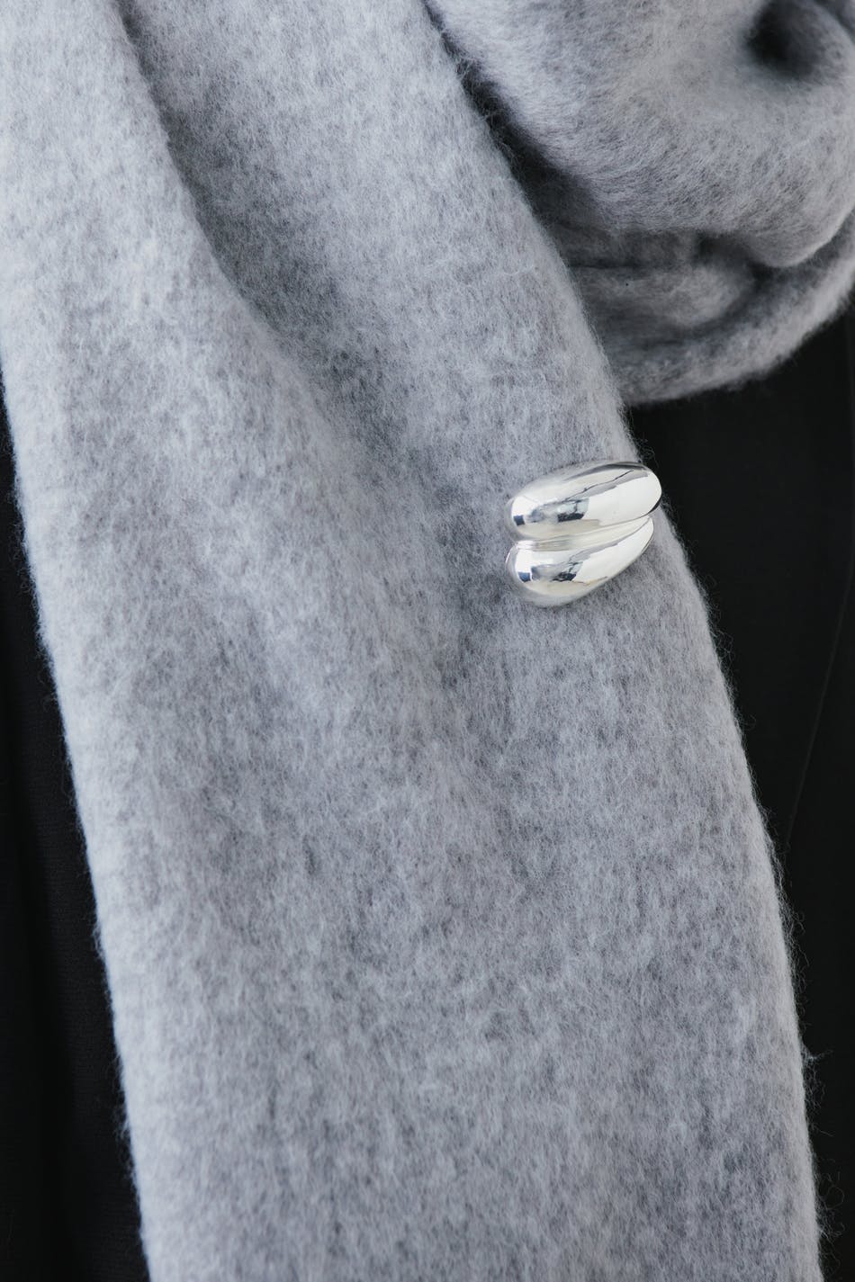 Uneven brooch - Shiny silver