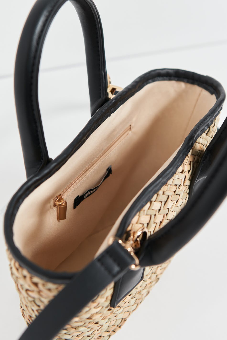 Straw contrast bag