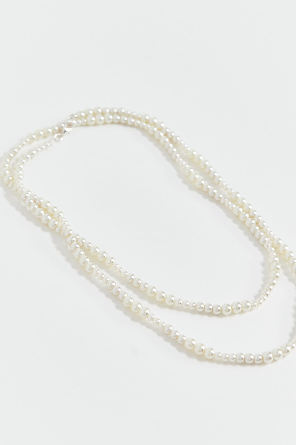Long pearl necklace