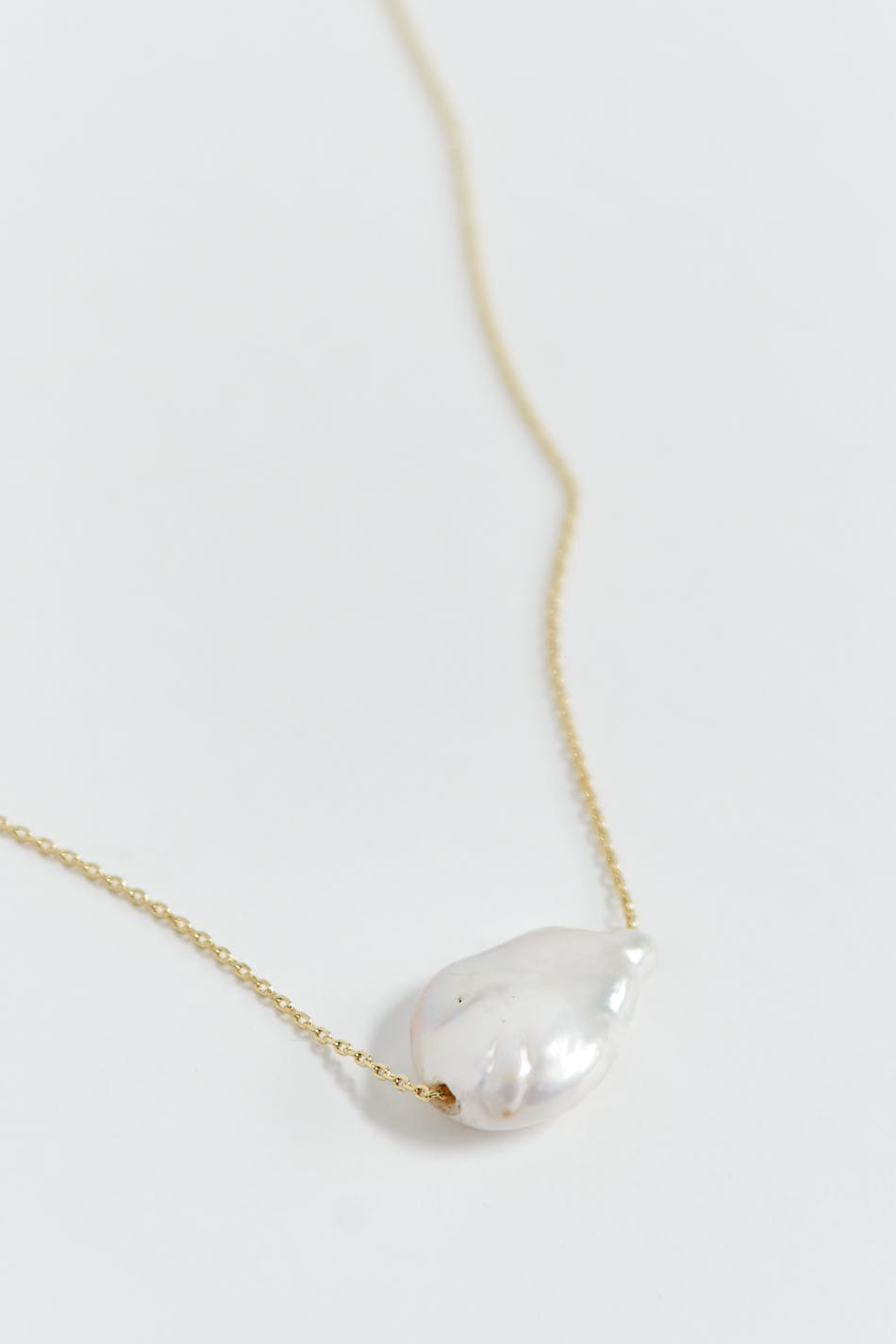 Natural pearl necklace