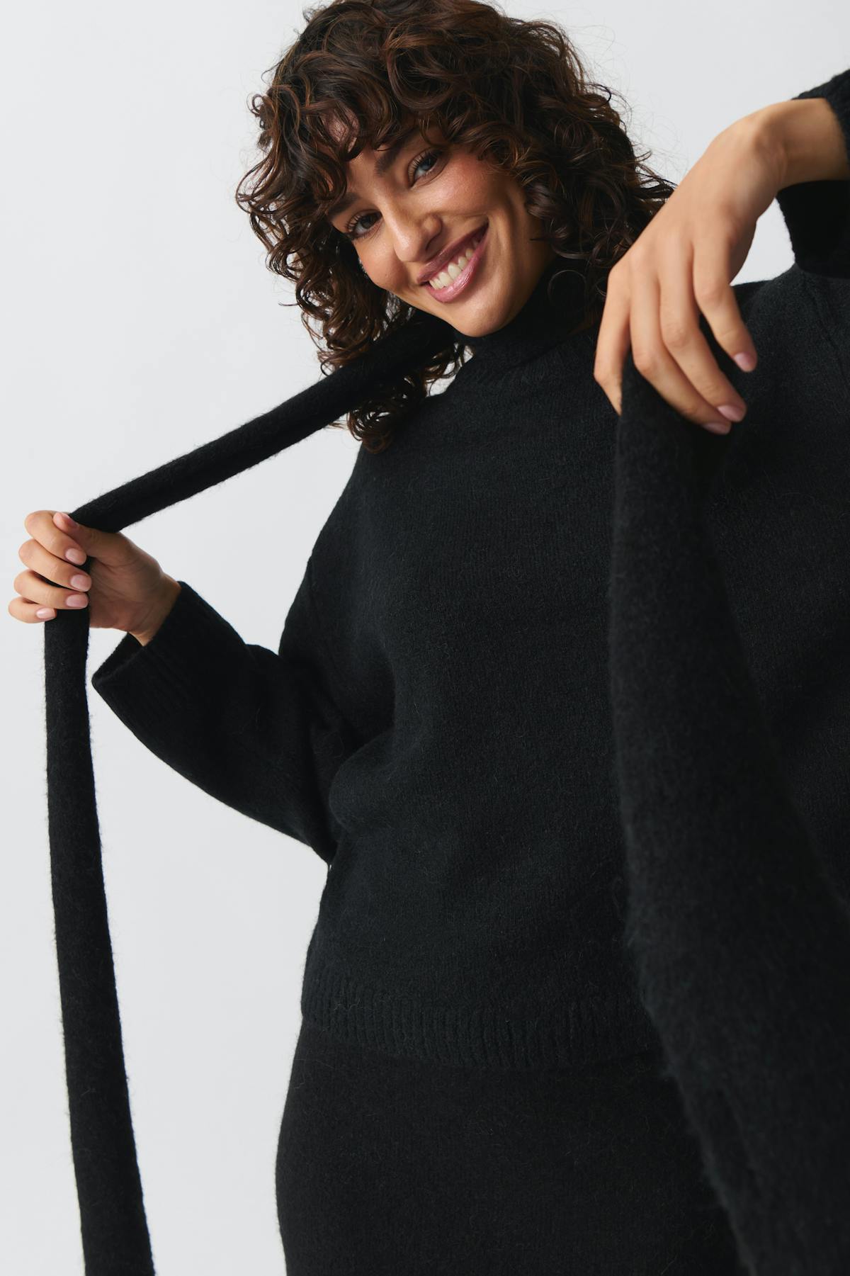 Knitted choker scarf