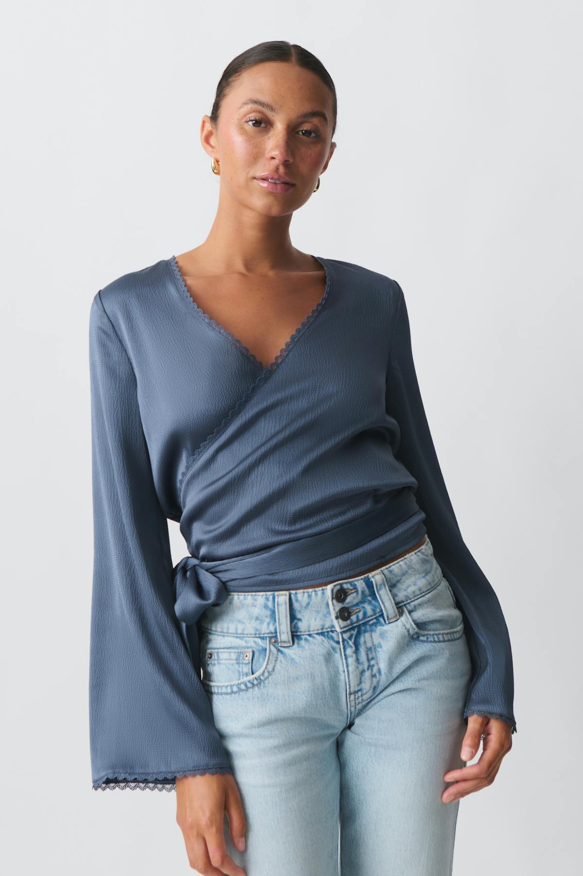 Scalloped edge wrap blouse - Bleu
