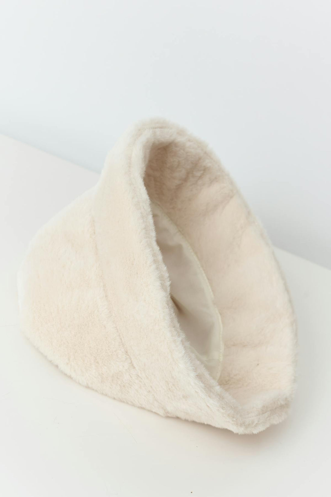 faux fur bucket hat - Blanc cassé