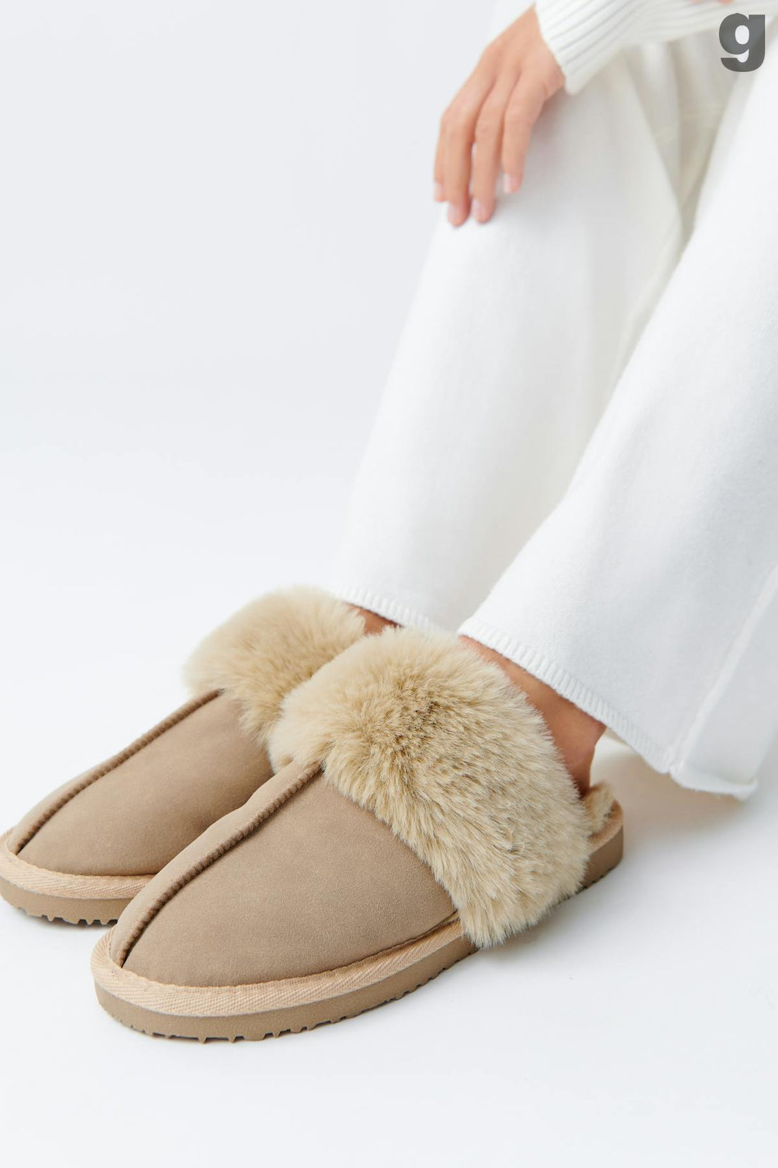 Faux fur slippers - Beige