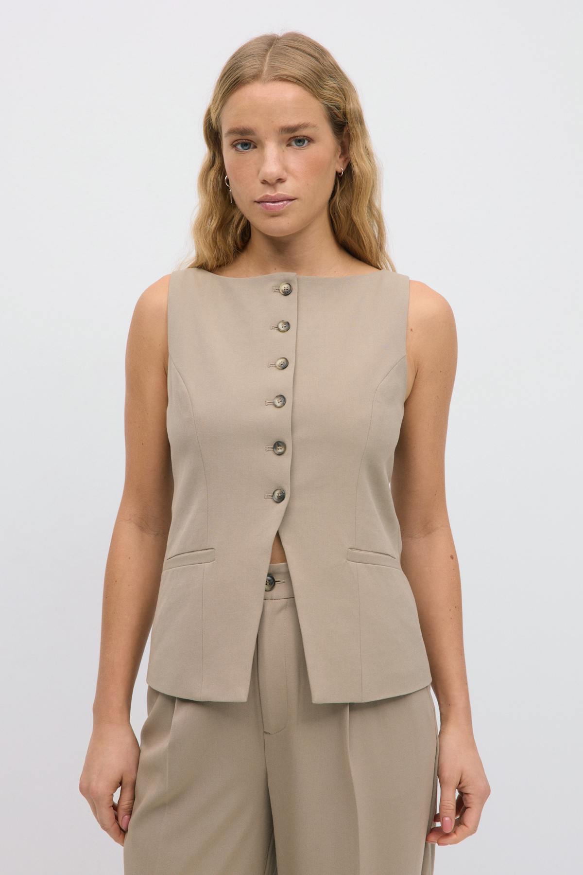 Tailored boatneck vest - Beige foncé