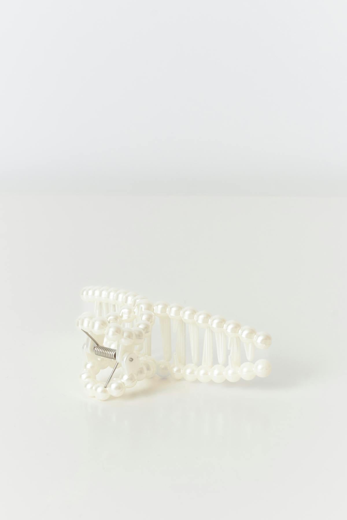 Pearl hair clip