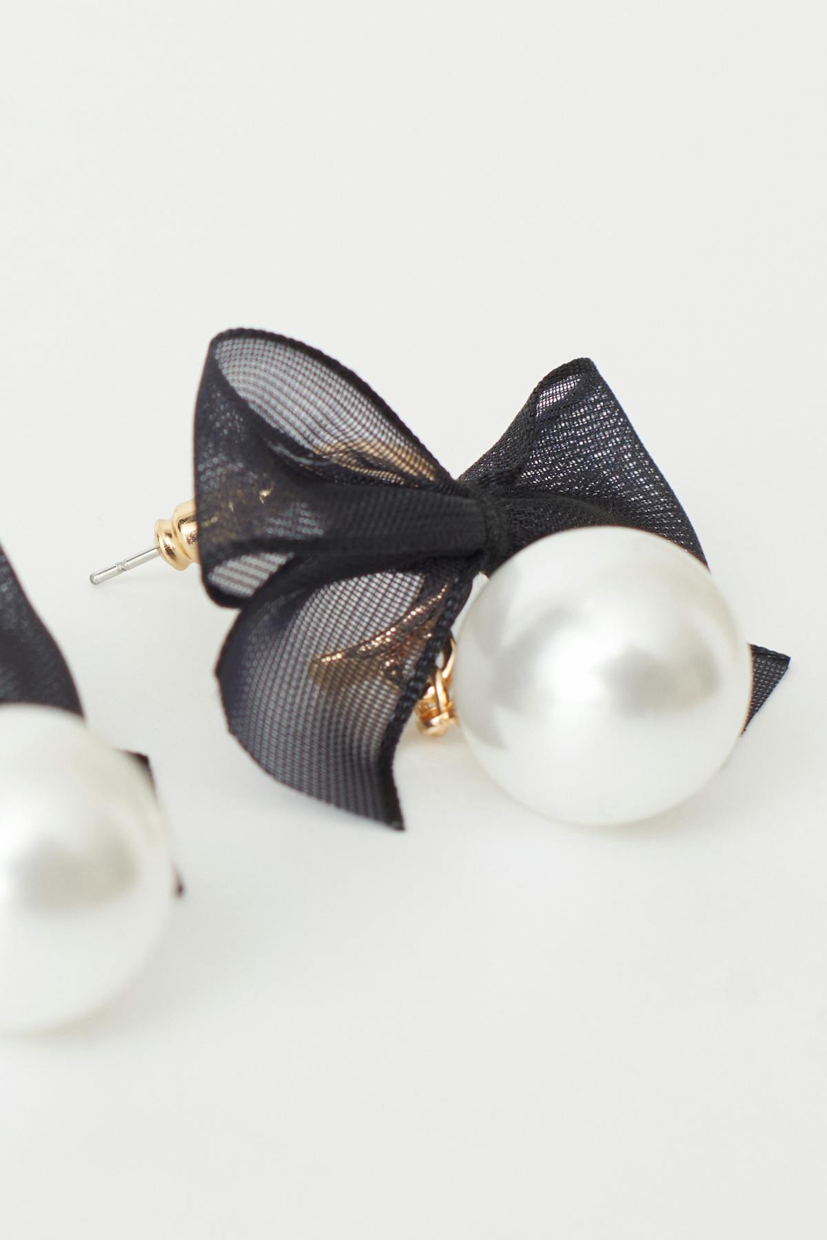 pearl bow earrings - Doré