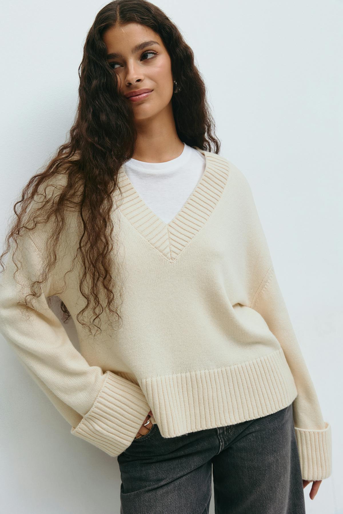 V-neck knitted sweater - Peacoat