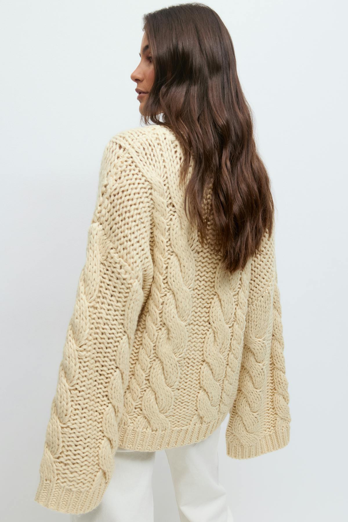Knitted cable sweater - Almond milk