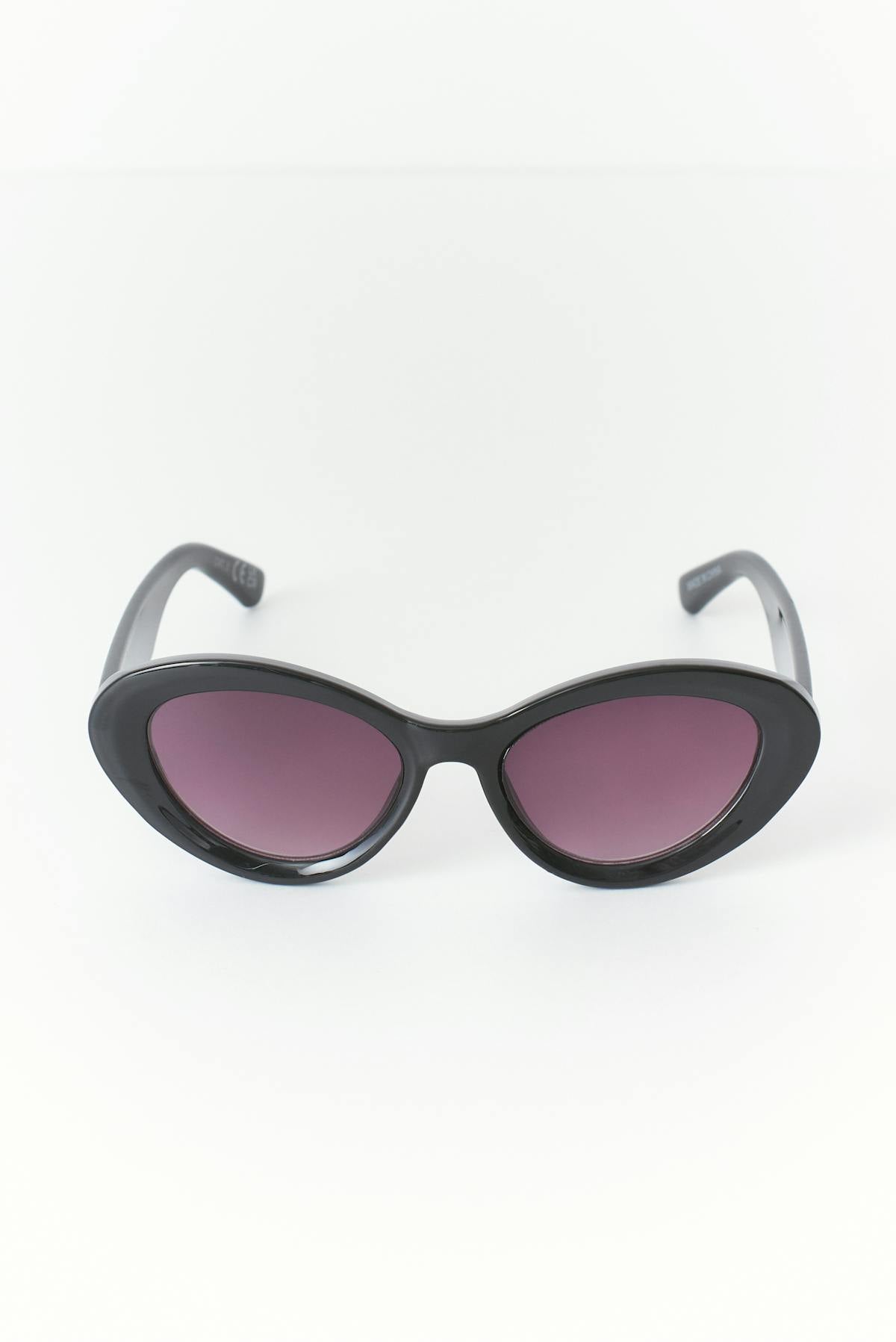 Oval cat eye sunglasses