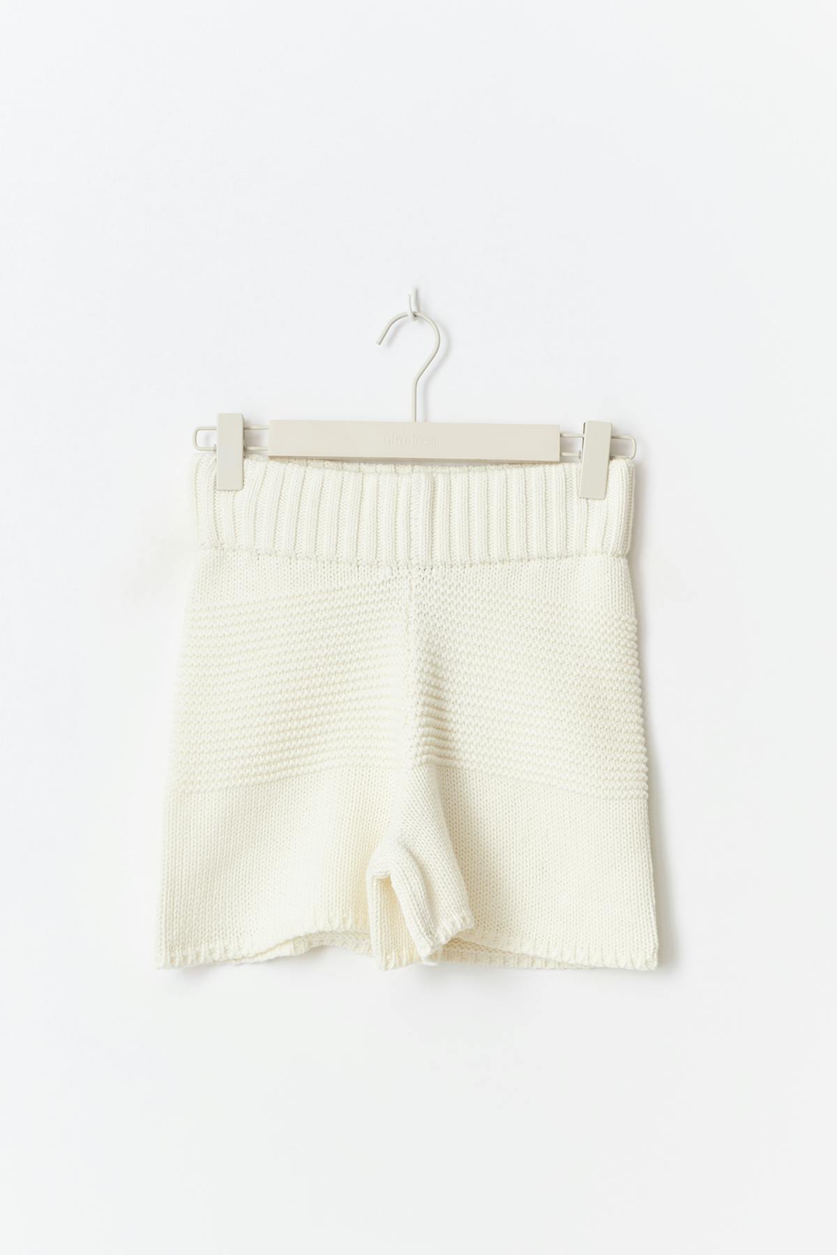Chunky knitted shorts - Gardenia