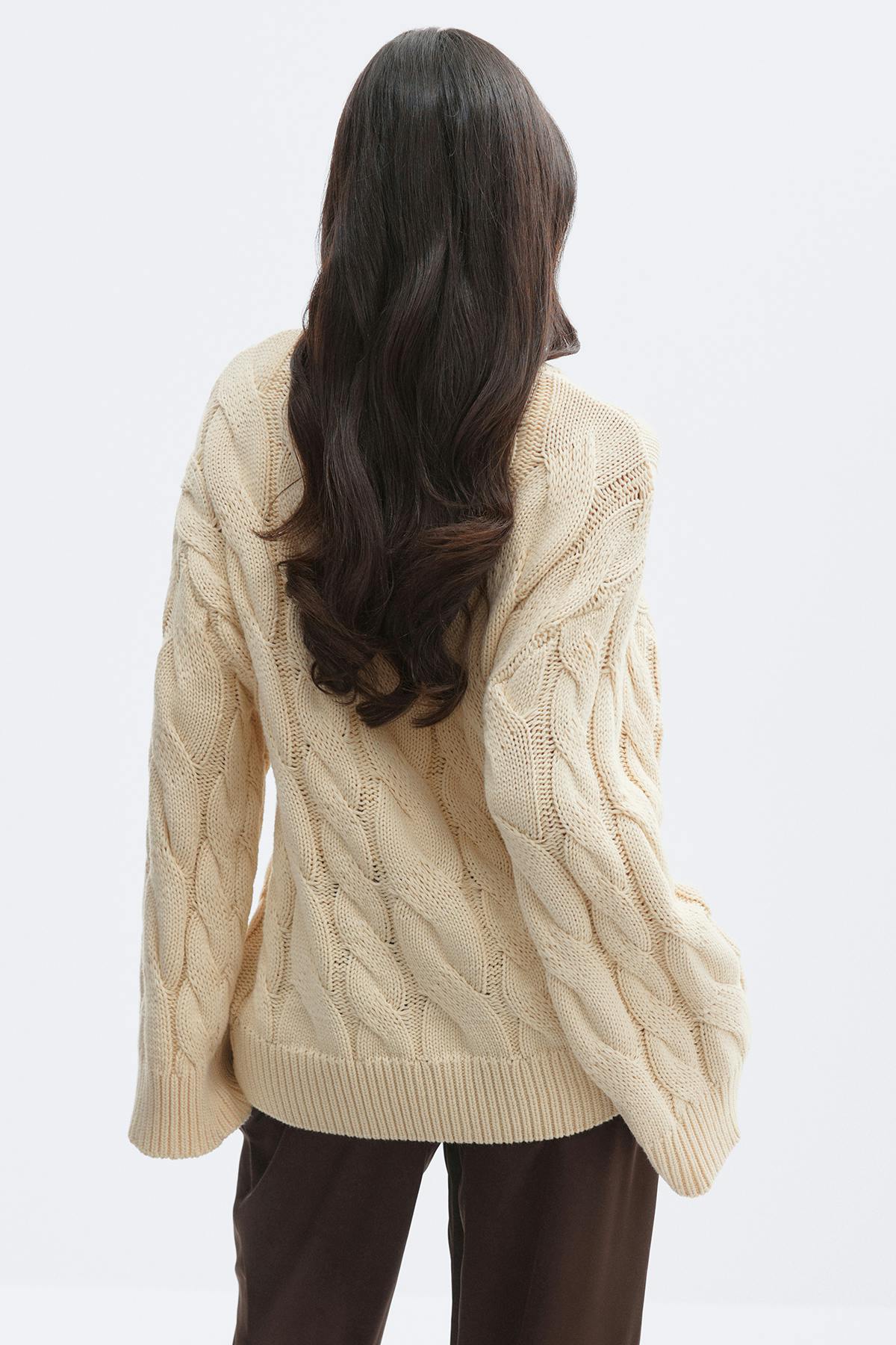 Chunky knitted cable cardigan - Brunnera blue