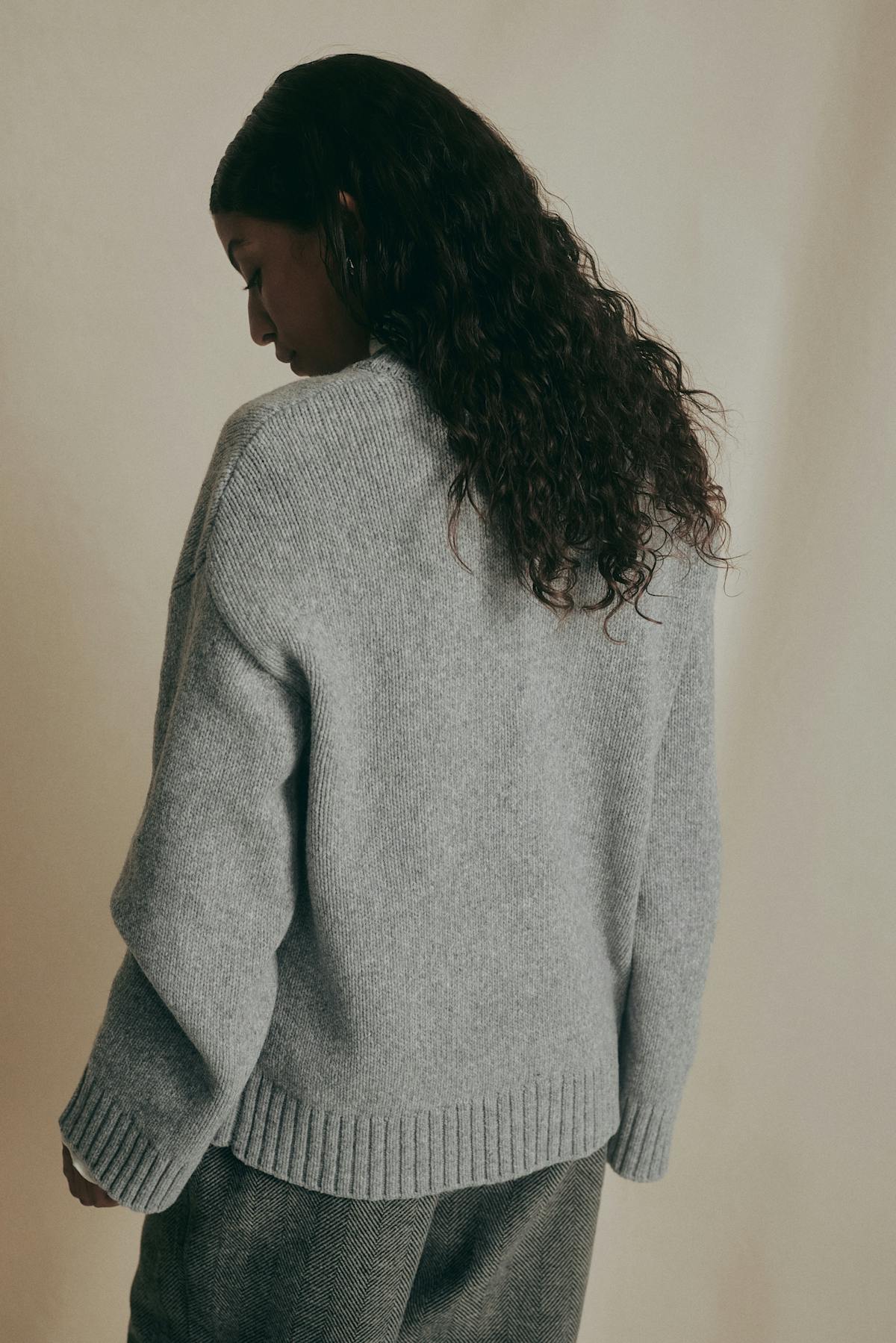 V-neck knitted wool sweater - Mid grey mel