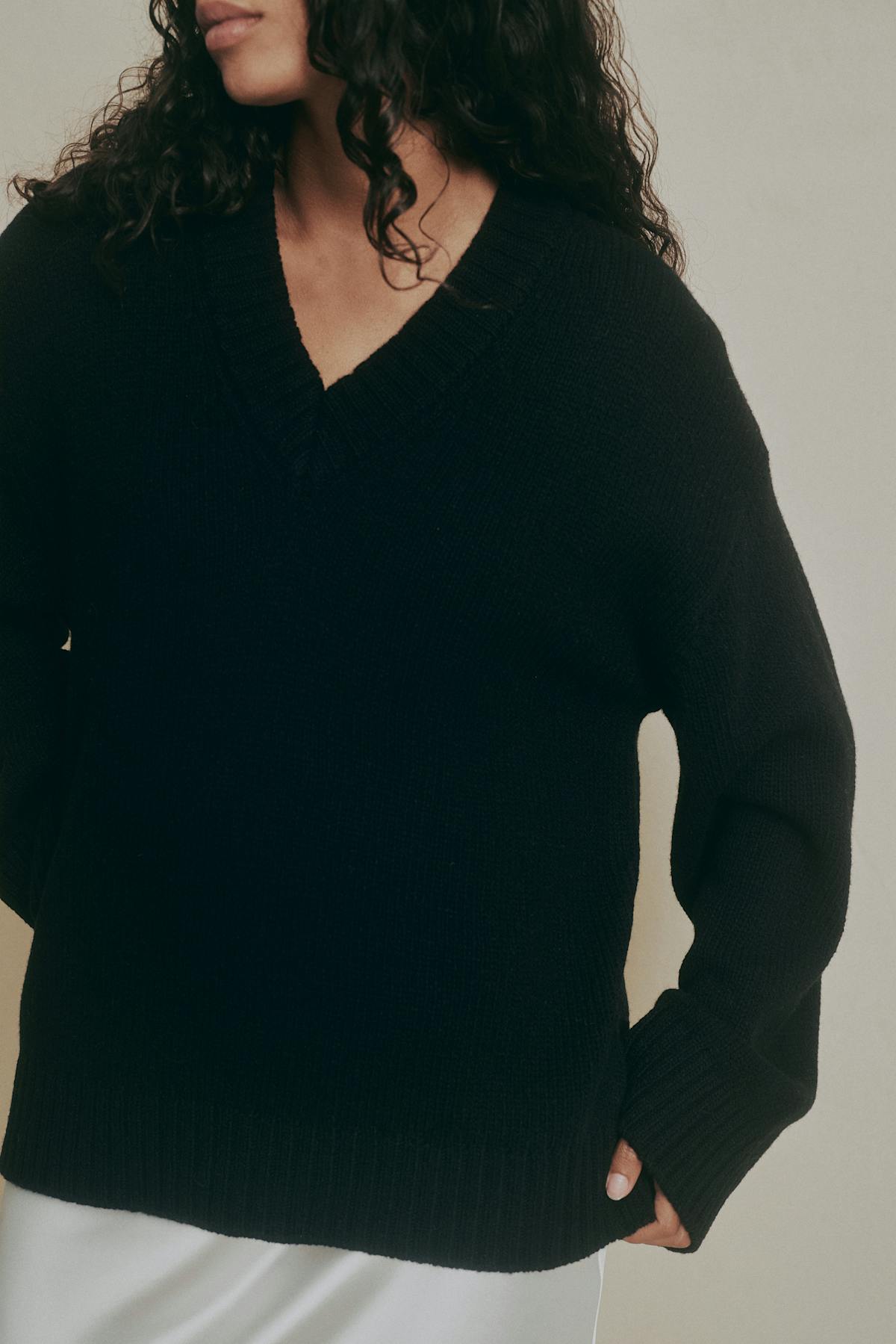 V-neck knitted wool sweater - Noir