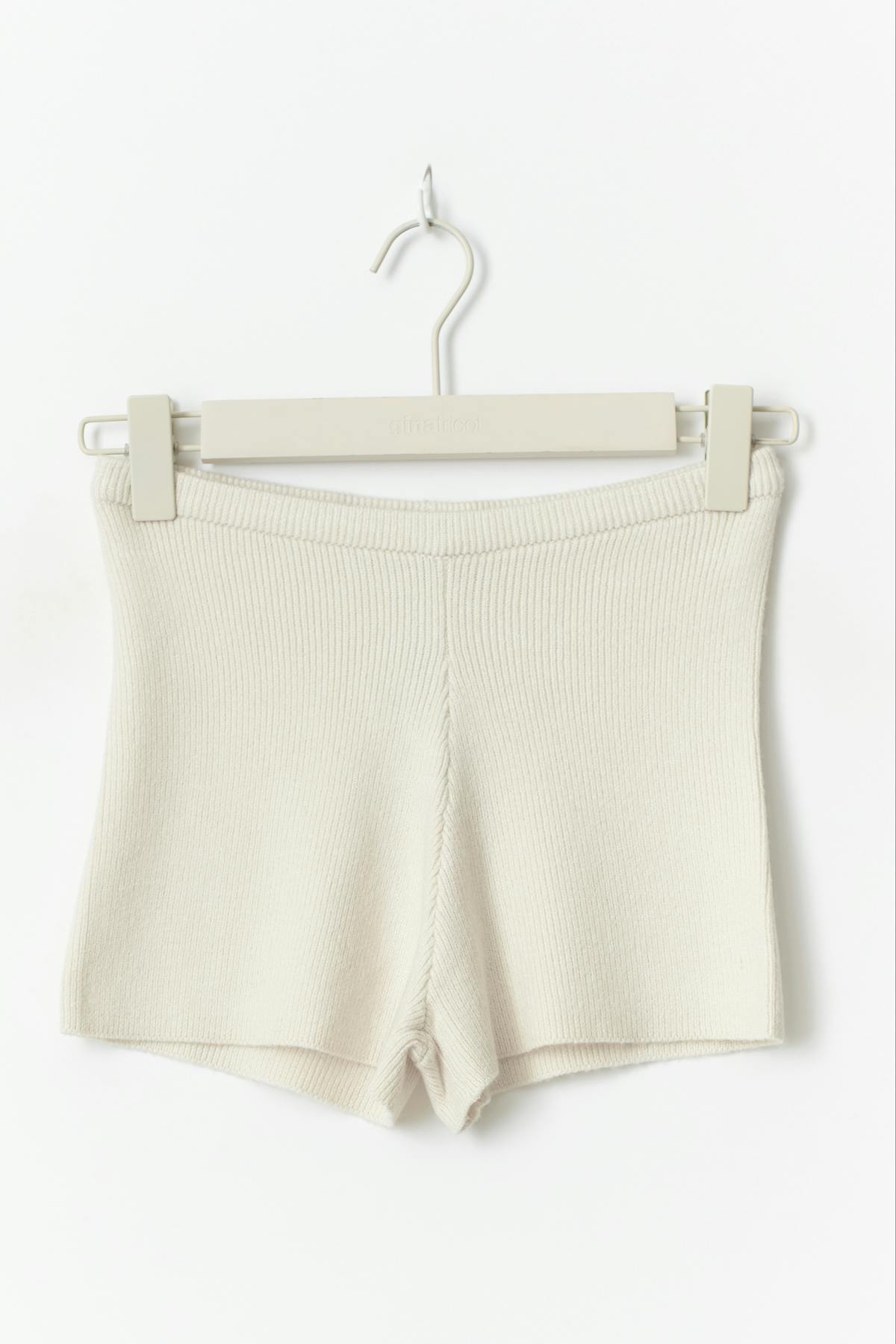 Knitted mini shorts - Gardenia