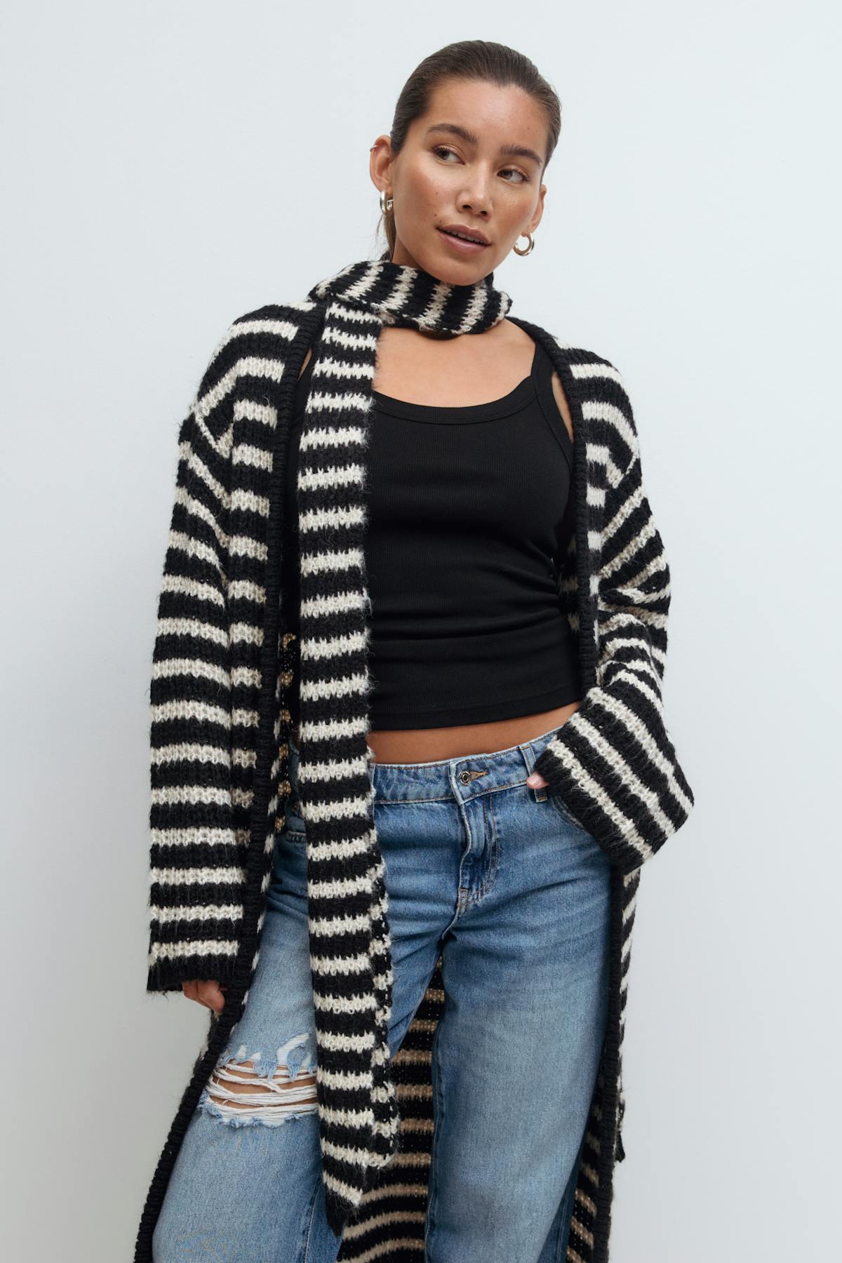 Knitted choker scarf