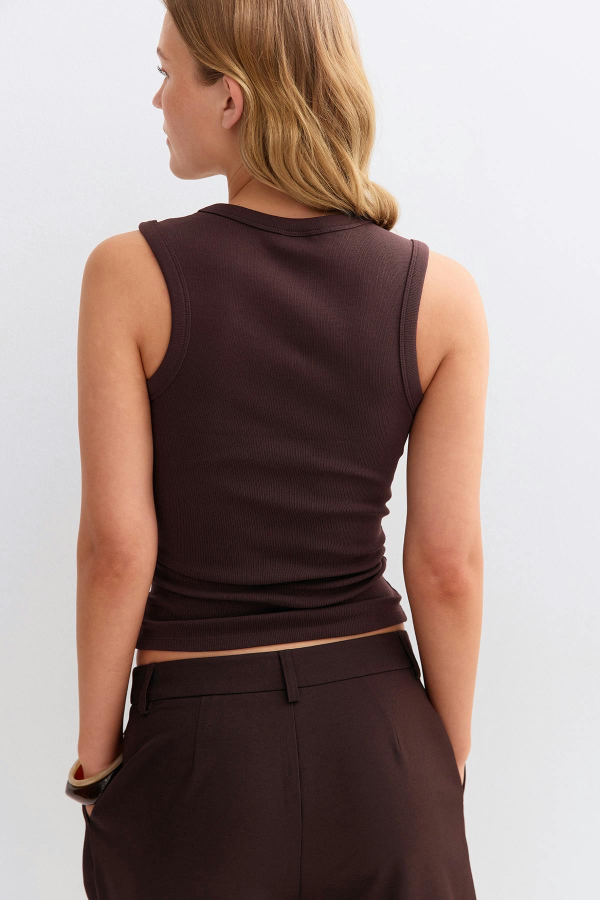 Tight v-neck rib tank - Picante