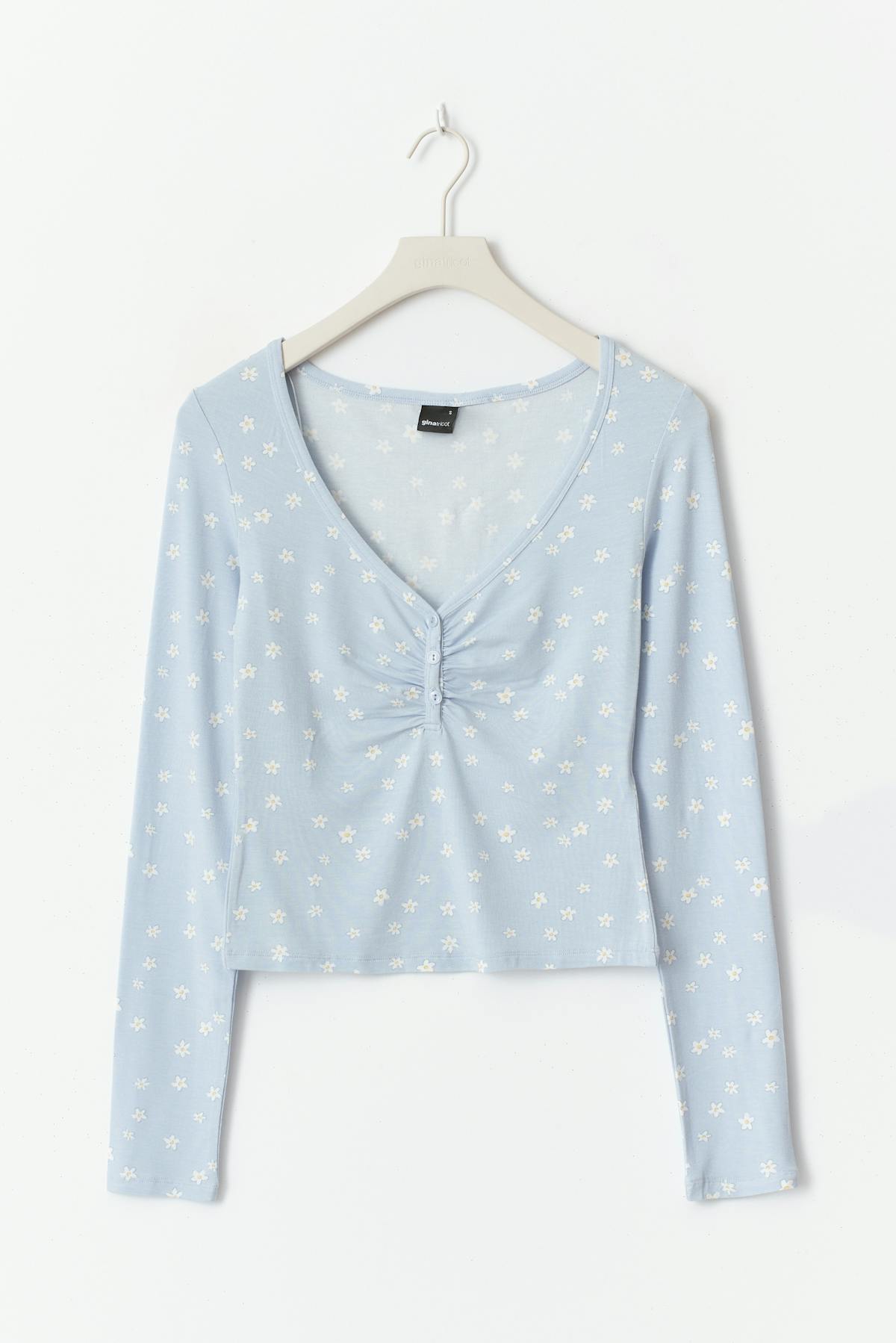 Buttoned up top - Simple flower