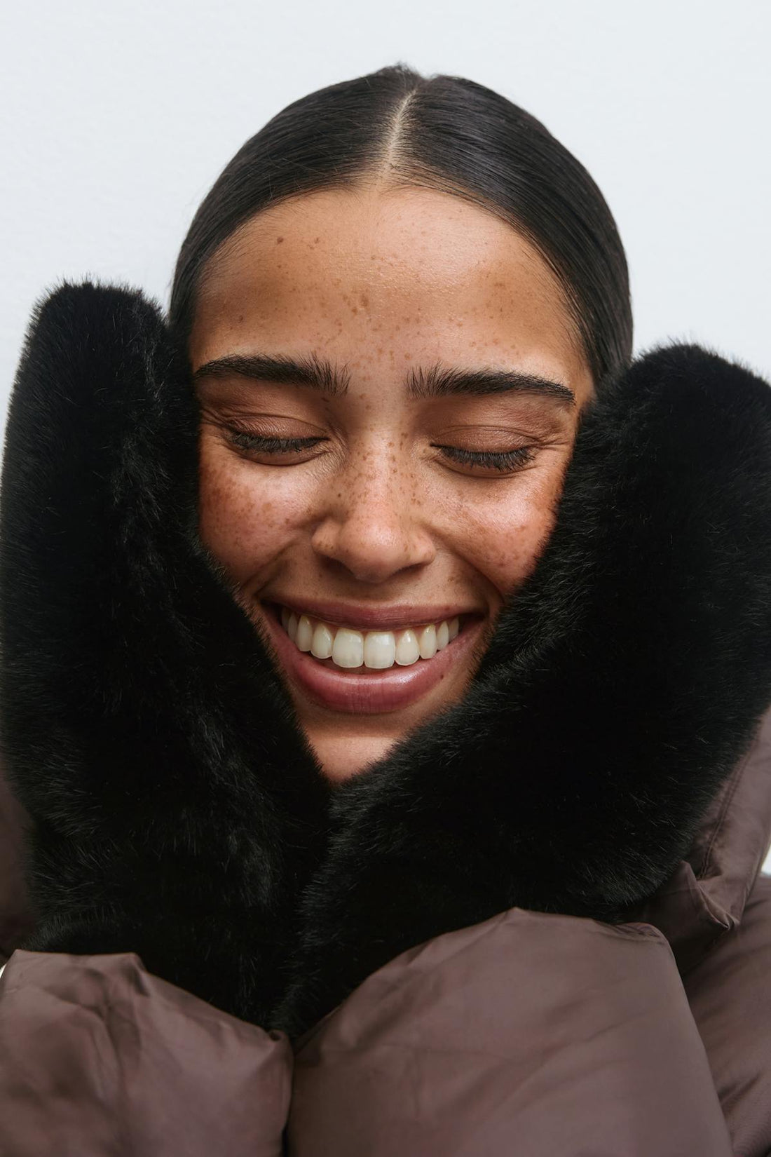 Faux fur mittens - Noir