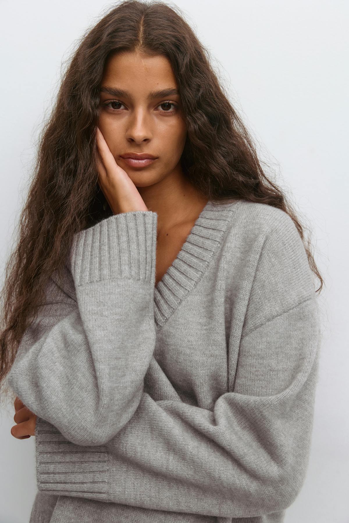 V-neck knitted sweater - Camel beige