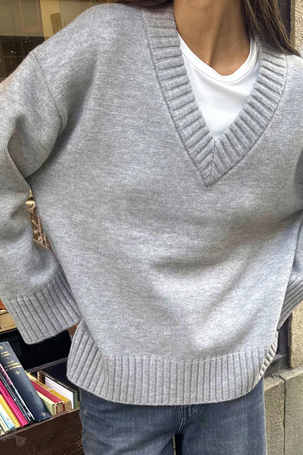 V-neck knitted sweater - Camel beige