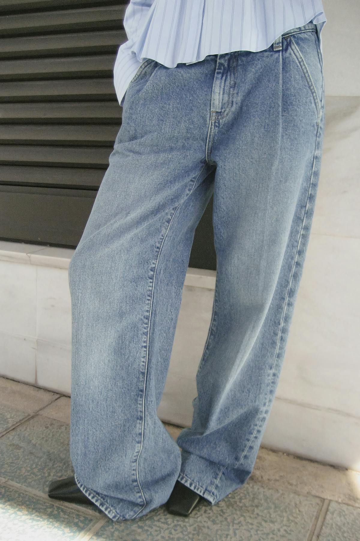 Pleated slouchy jeans - Mid blue