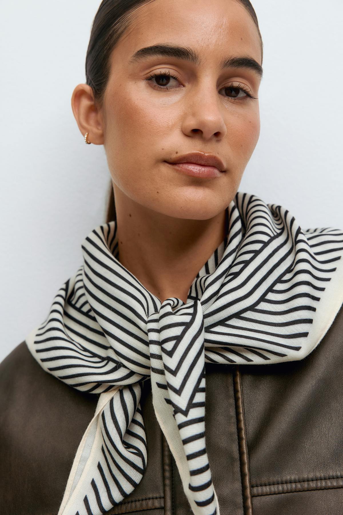 Satin scarf - Pink stripe