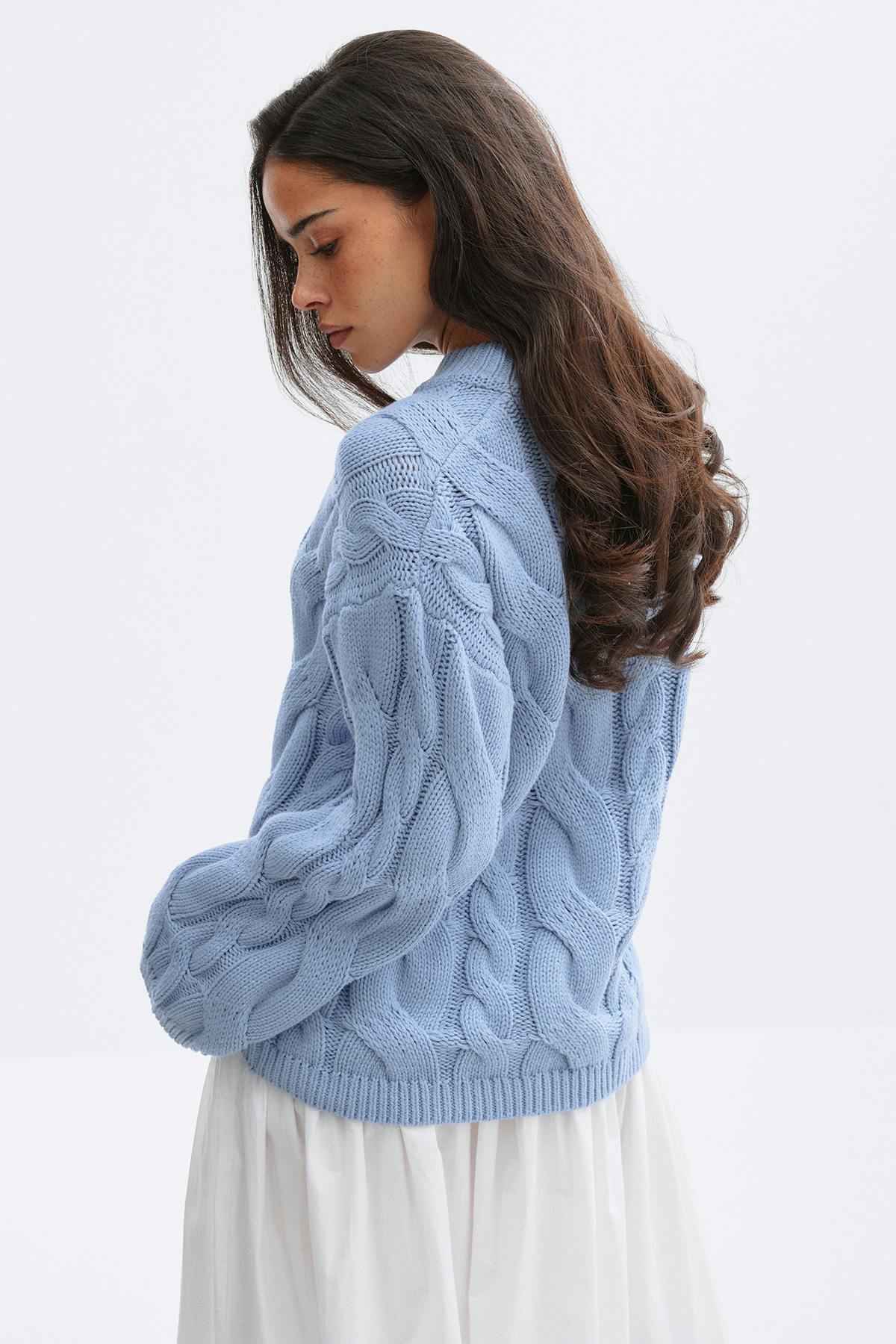 Chunky knitted cable sweater - Brunnera blue