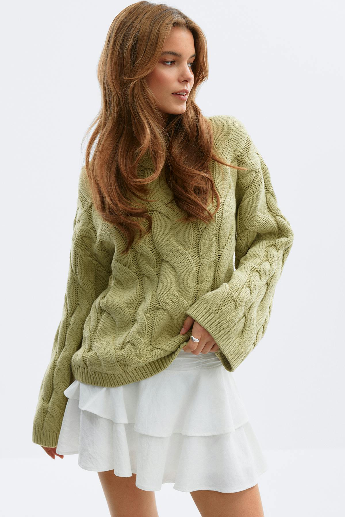 Chunky knitted cable sweater - Bellini