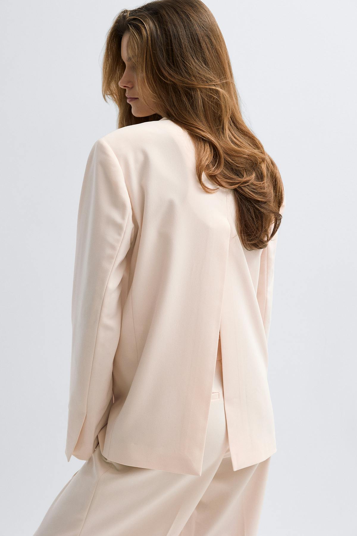 Back high slit blazer - Peach