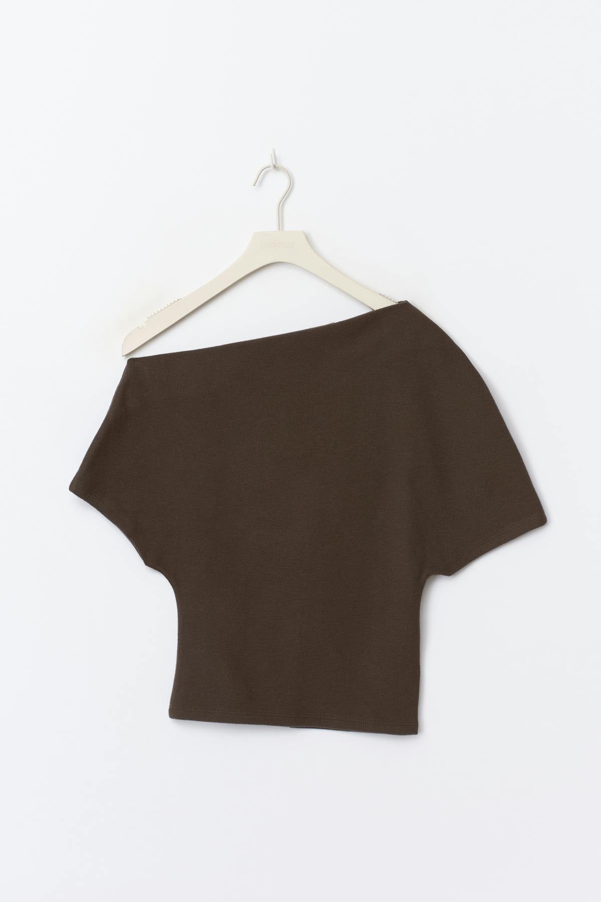 Soft asymmetric top - Seal brown