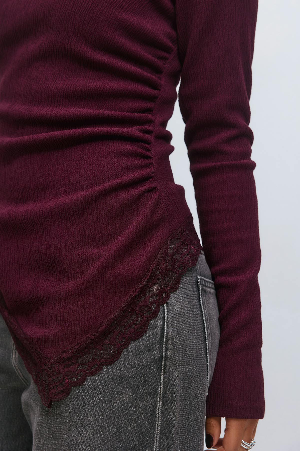 Asymmetric lace detail top - Gardenia