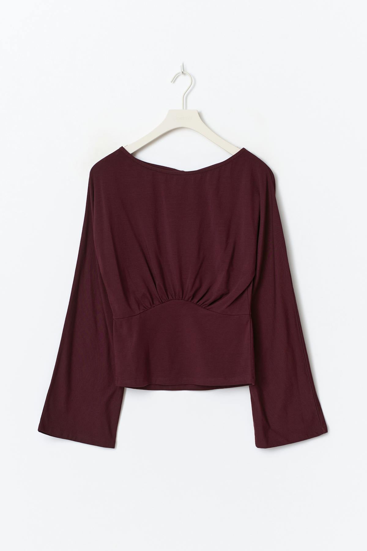 14+ fitted long sleeve top - Wine tasting