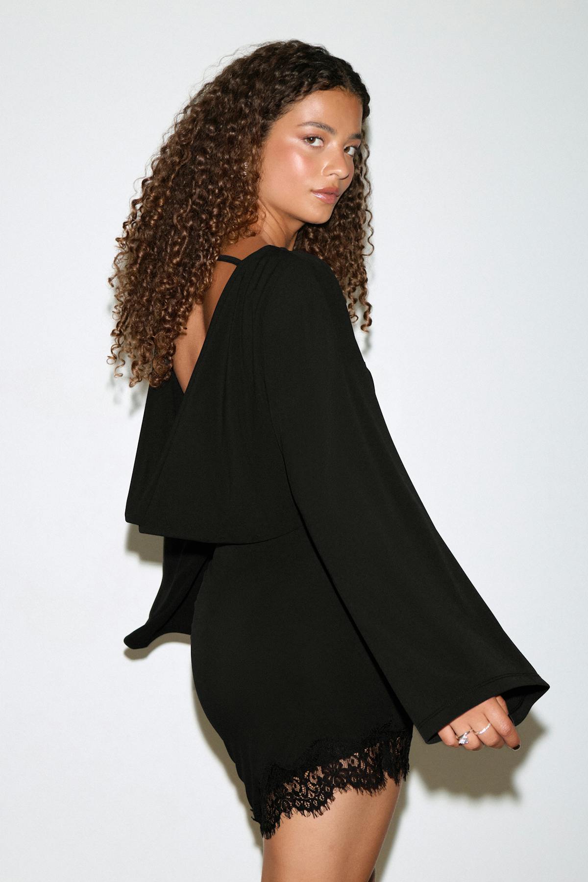 Asymmetric lace mini dress - Noir