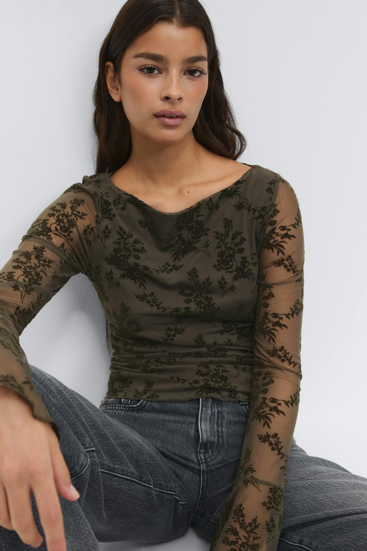 Floral flare sleeve top - Black olive