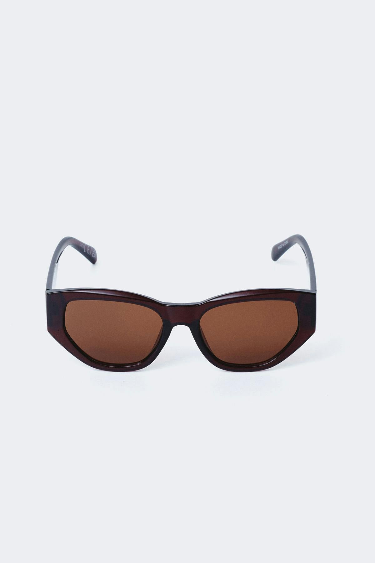 Angular cateye sunglasses