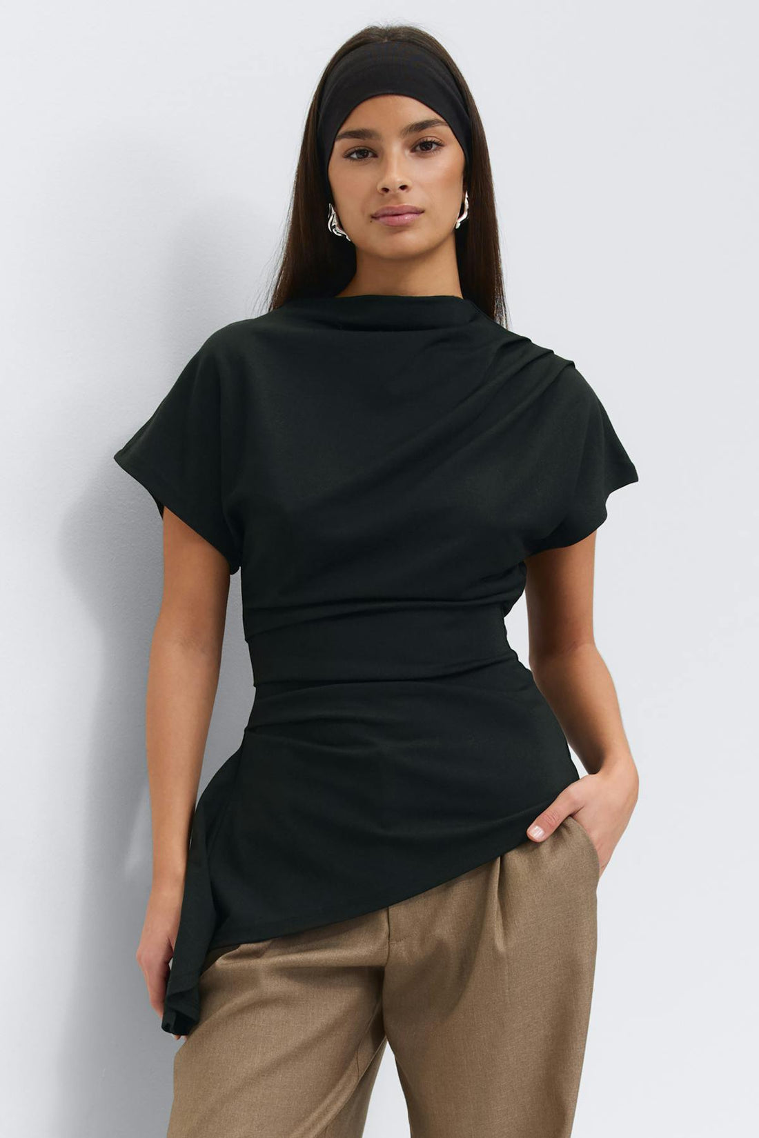 Asymmetric funnel neck top - Noir