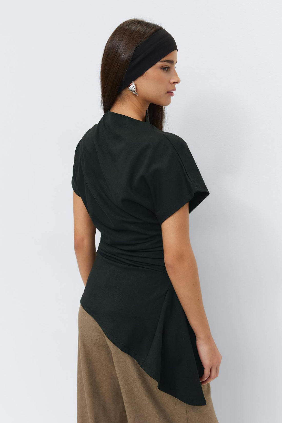 Asymmetric funnel neck top - Noir
