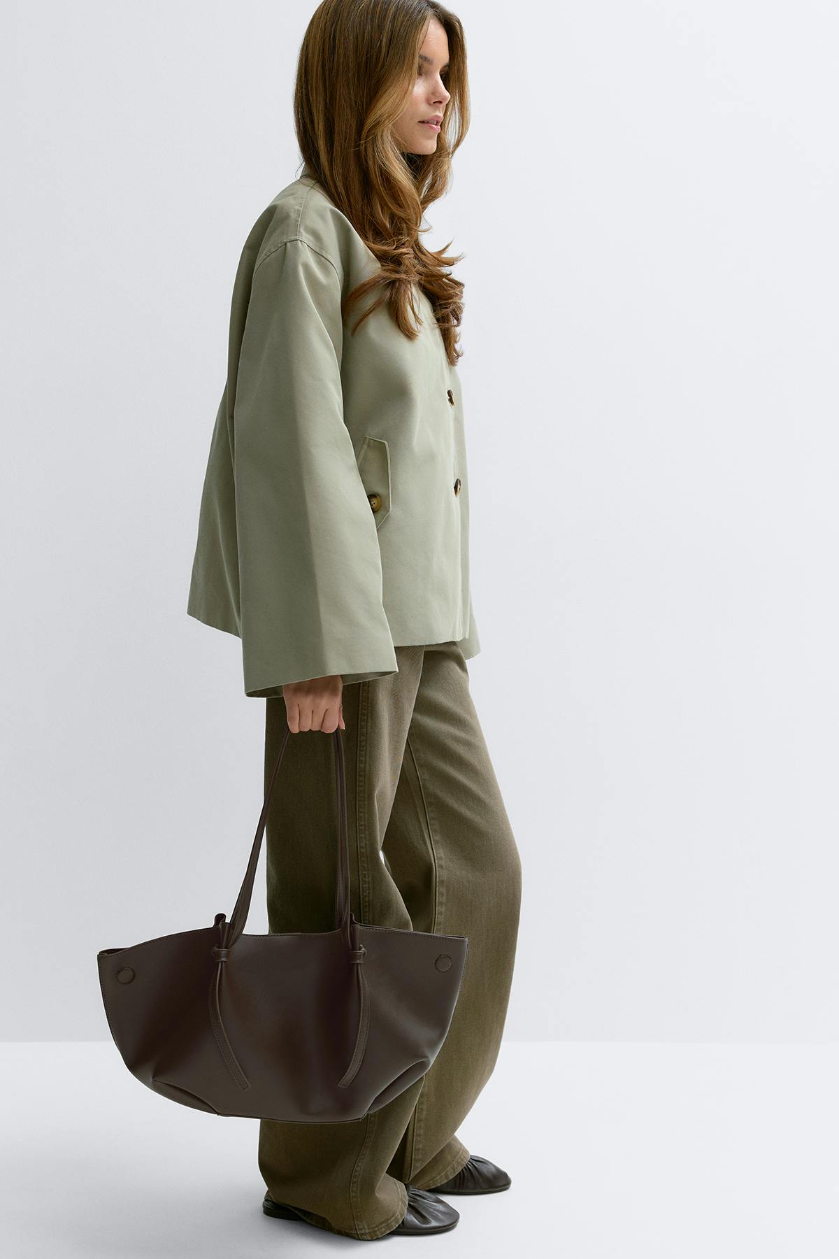Strap handle tote bag
