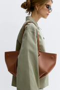 Strap handle tote bag