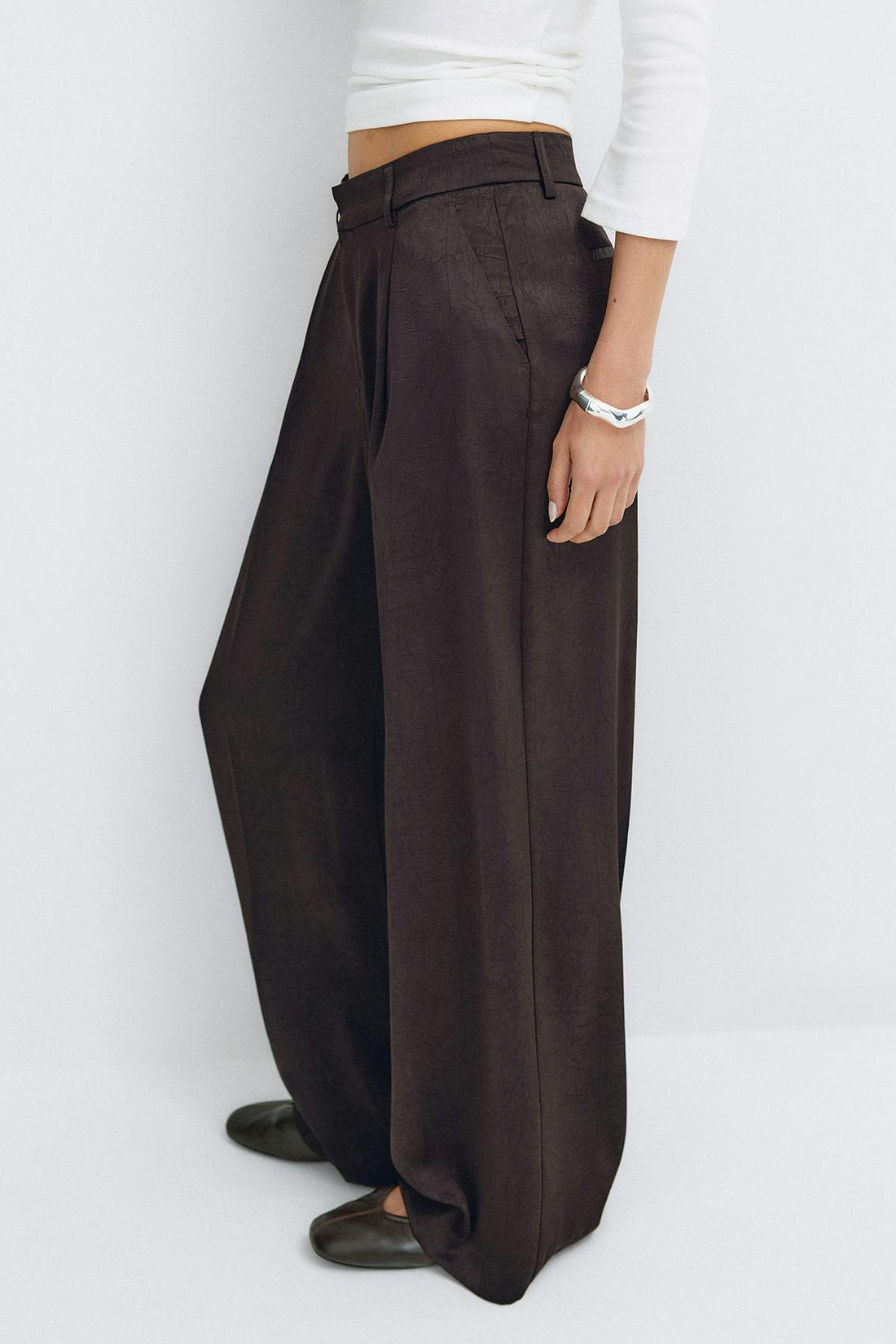Pleated satin trousers - Marron foncé