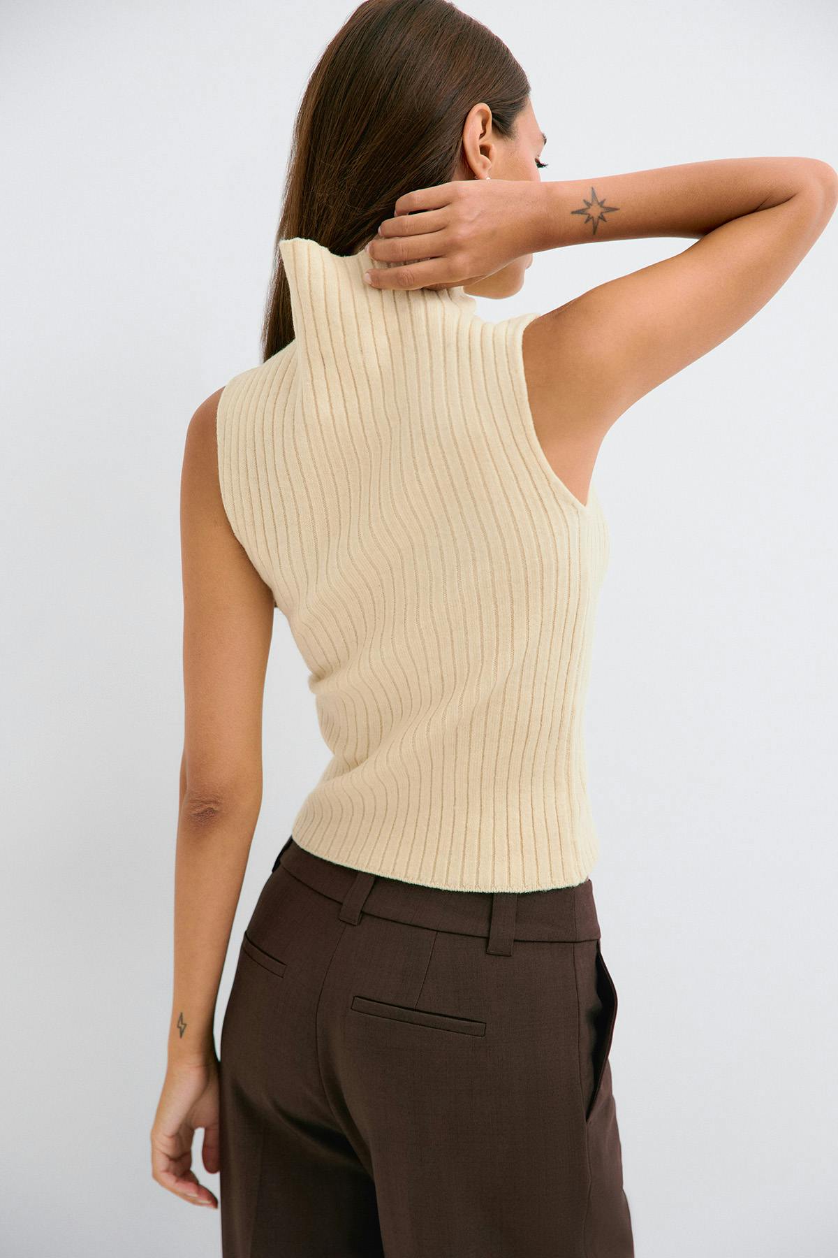 Sleeveless knitted top - Vanilla