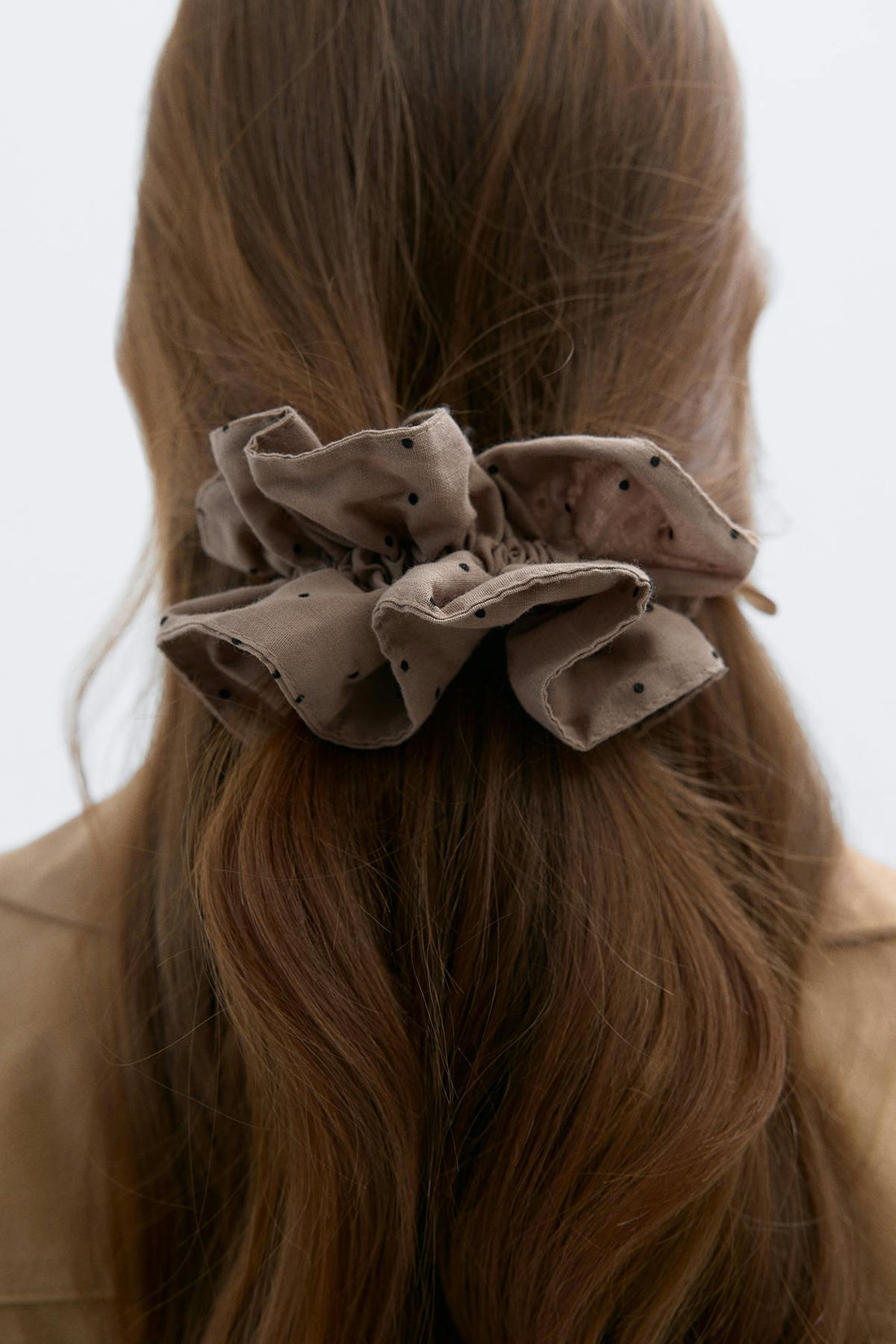Dotted scrunchie - Brown/white