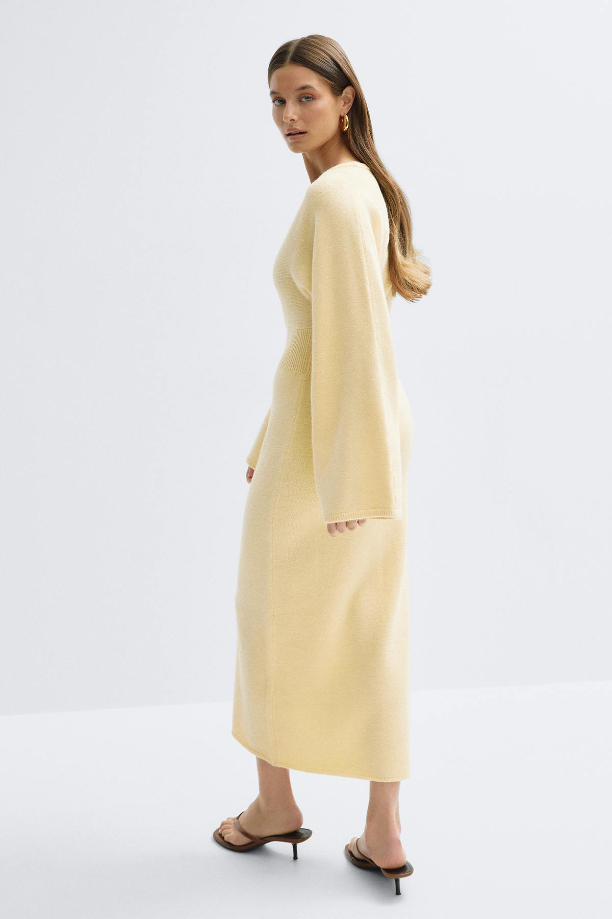 Fitted knitted dress - Italian straw