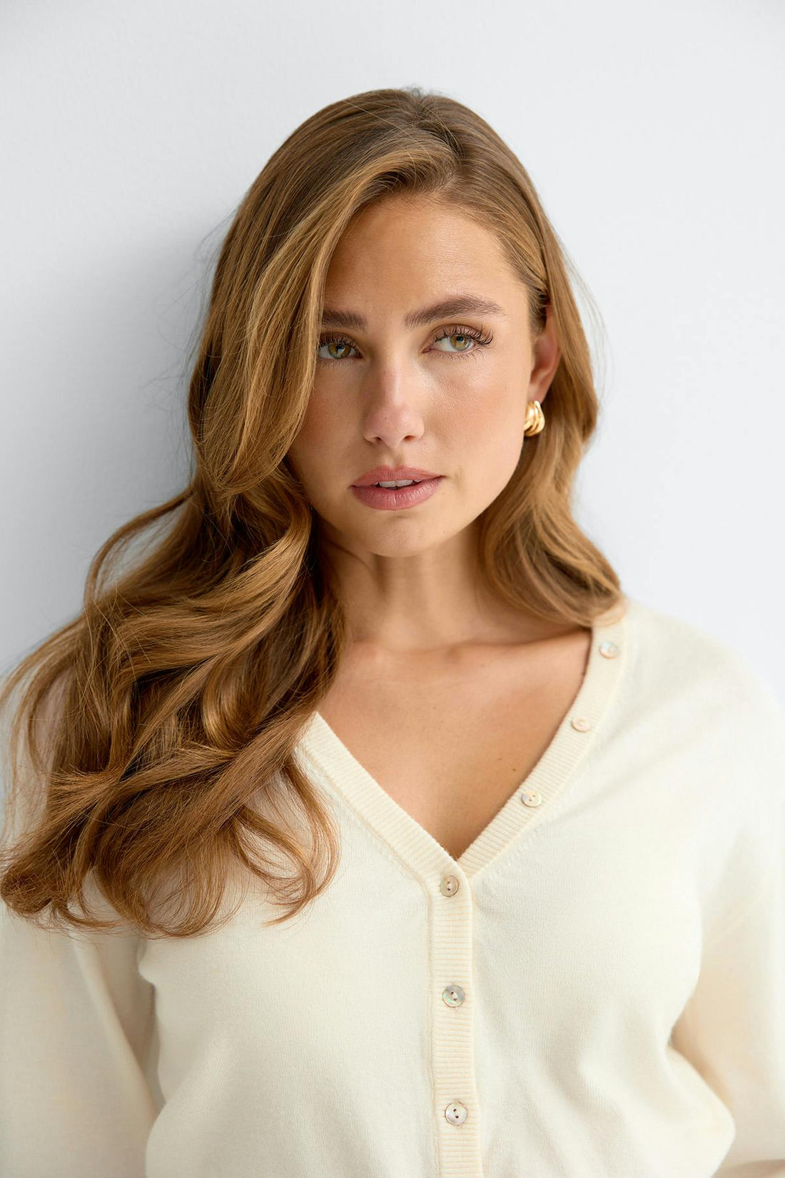 Knitted fitted cardigan - Gardenia