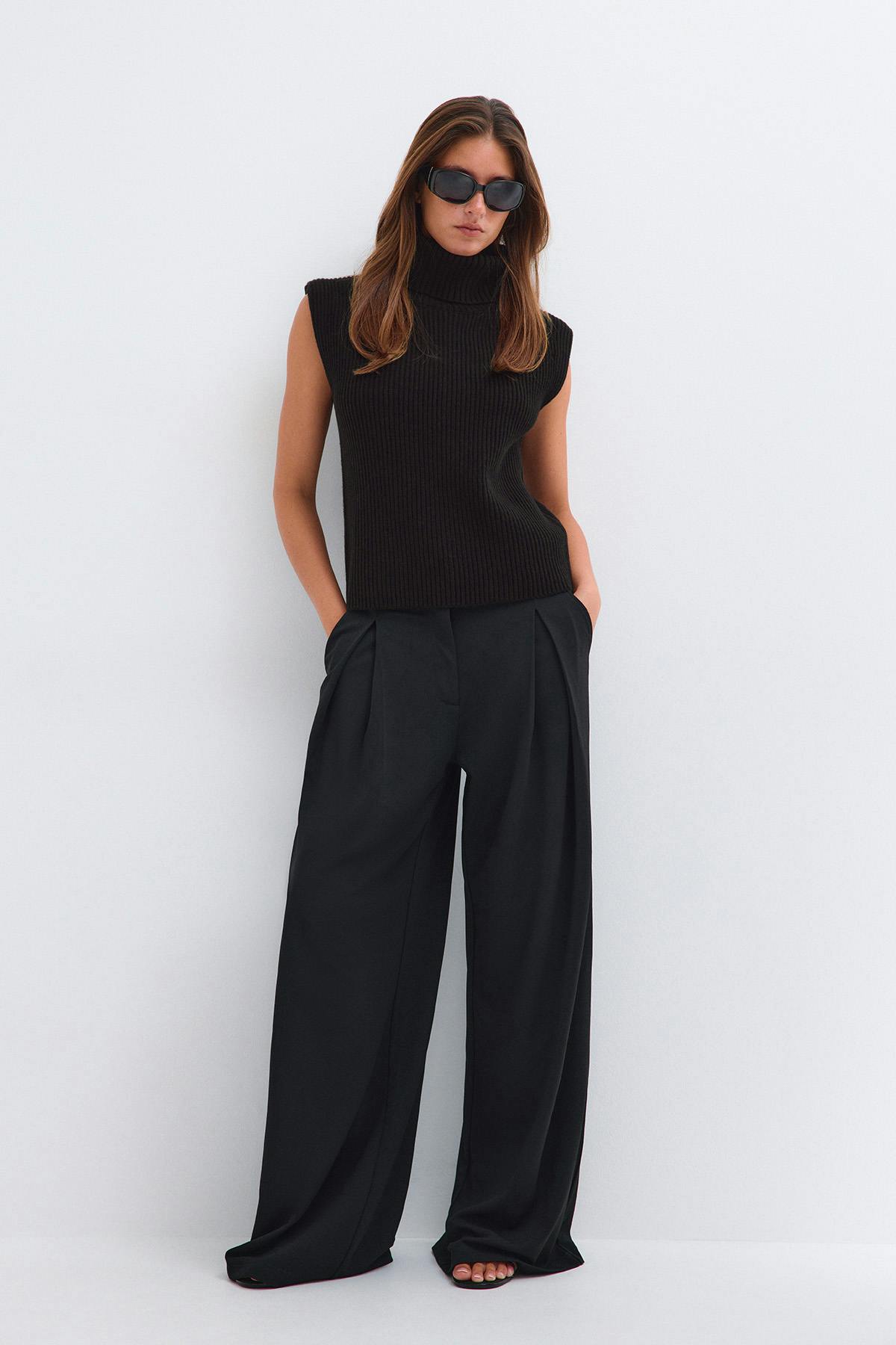 Chunky turtleneck knitted vest - Noir