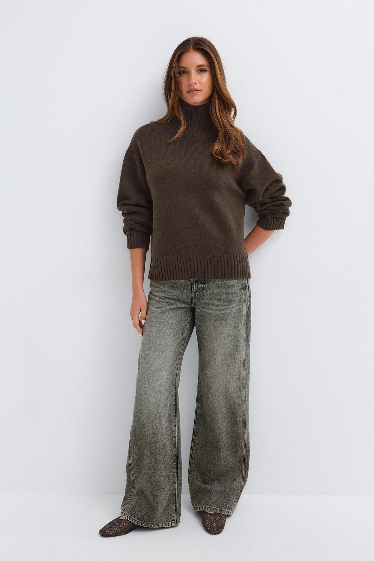 Knitted turtleneck sweater - Gardenia